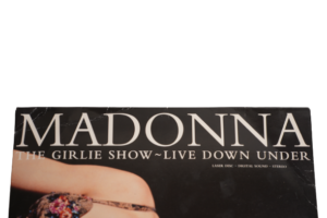 Madonna The Girlie Show Live Down Under Laserdisc - Image 2