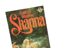 Shanna by Kathleen E. Woodiwiss / 1977 - Image 2