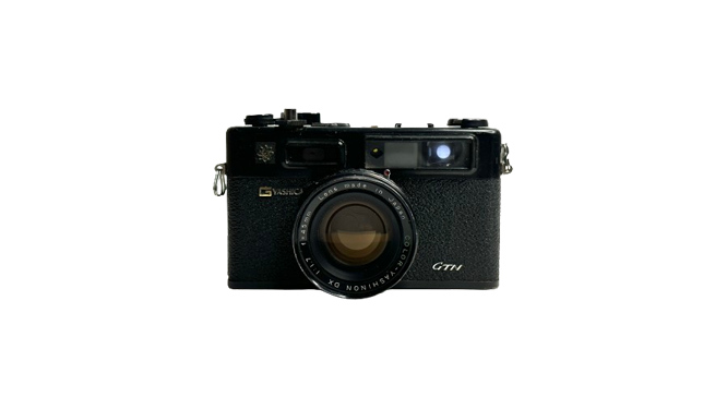 IMG_7732-removebg-preview 1960's Yashica Electro 35 Camera - Image 1