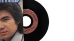 Daniel Guichard – C'est Pas Facile D'aimer Vinyl 7″ - Image 4