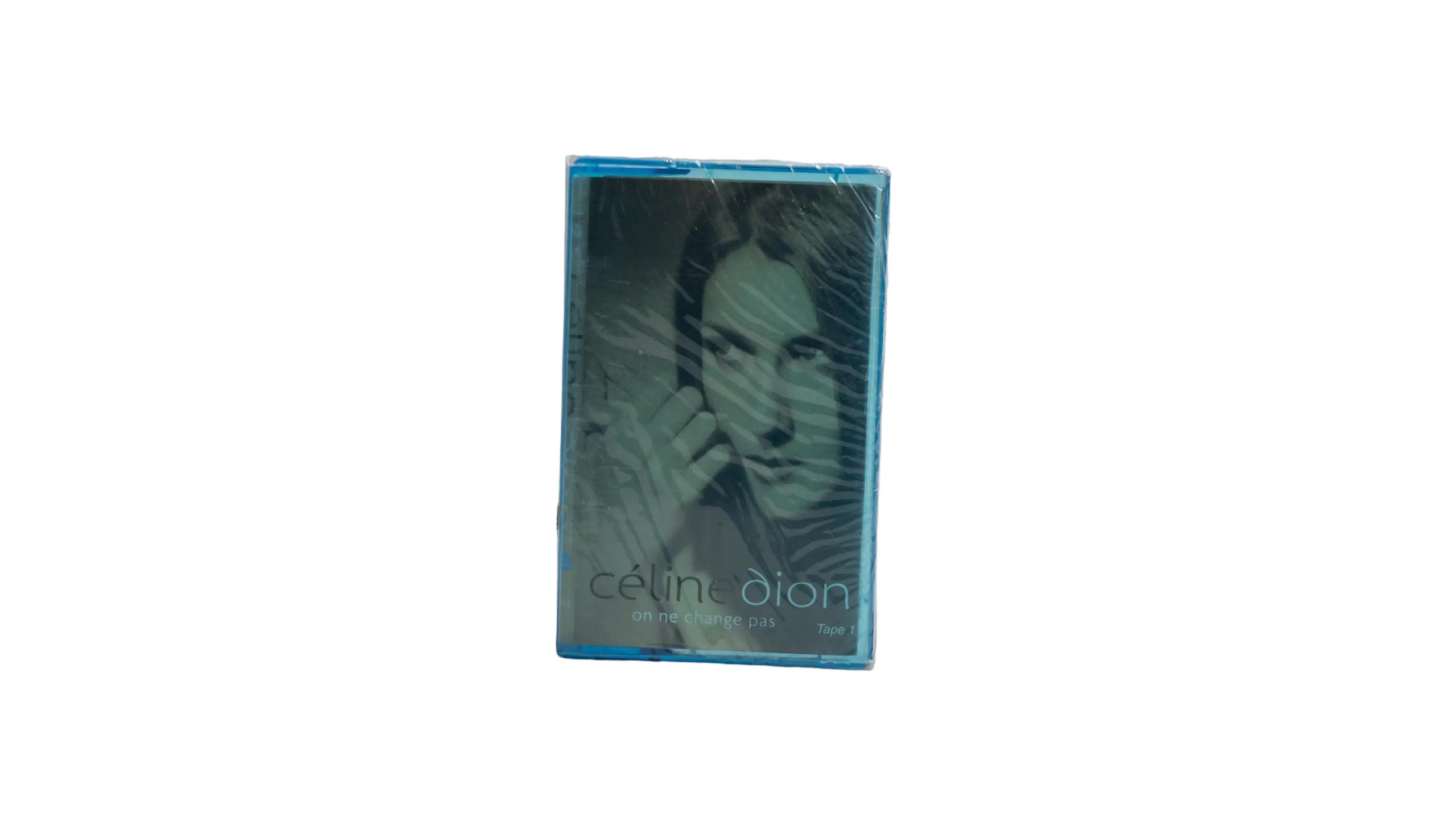 DSC03002 Céline Dion – On Ne Change Pas Cassette Tape - Image 1