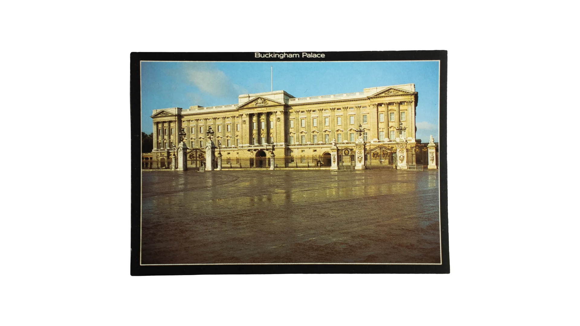 38 DSC05197 38 Buckingham Palace London Postcard - Image 1